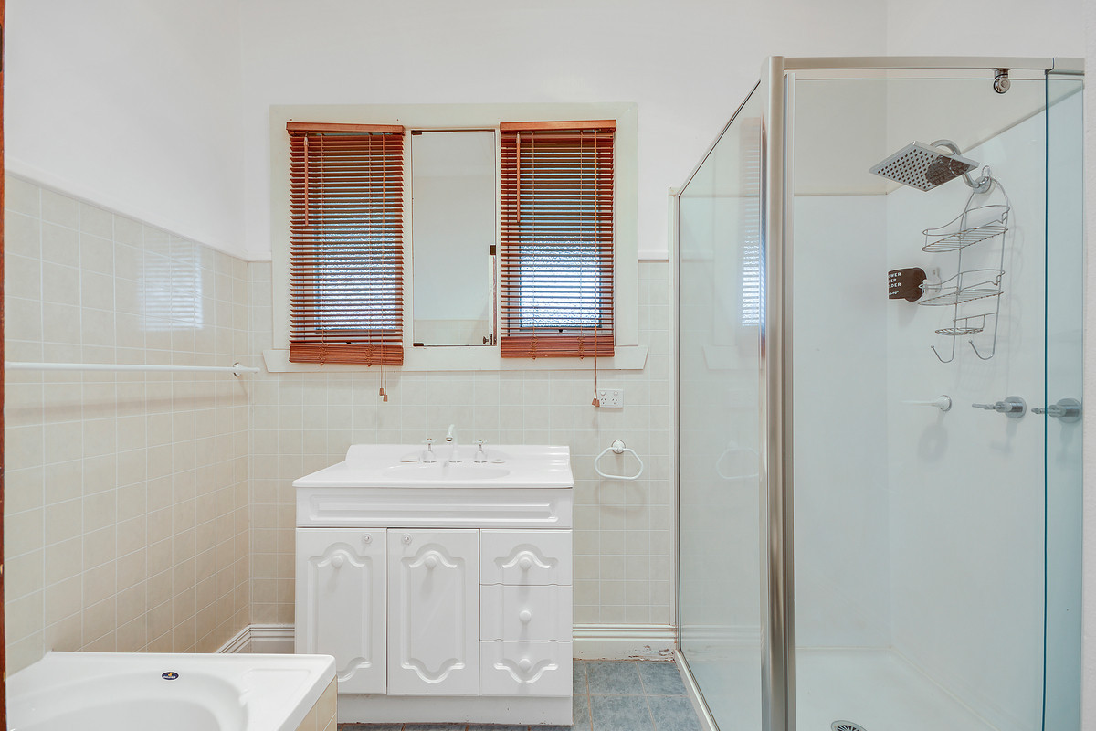 2 Hood Street, Rosedale, VIC 3847 AUS