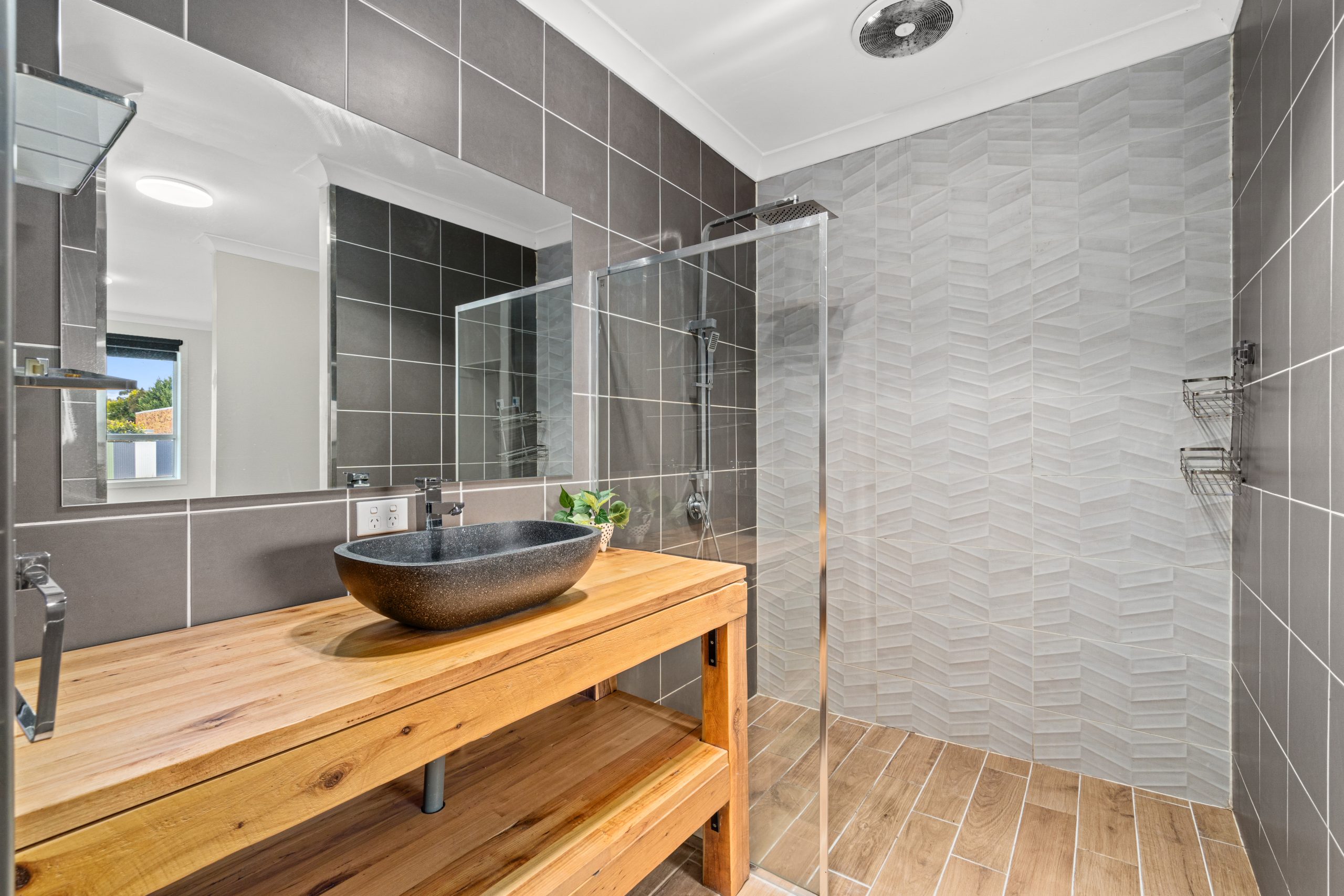 27 Booth Street, Morwell, VIC 3840 AUS
