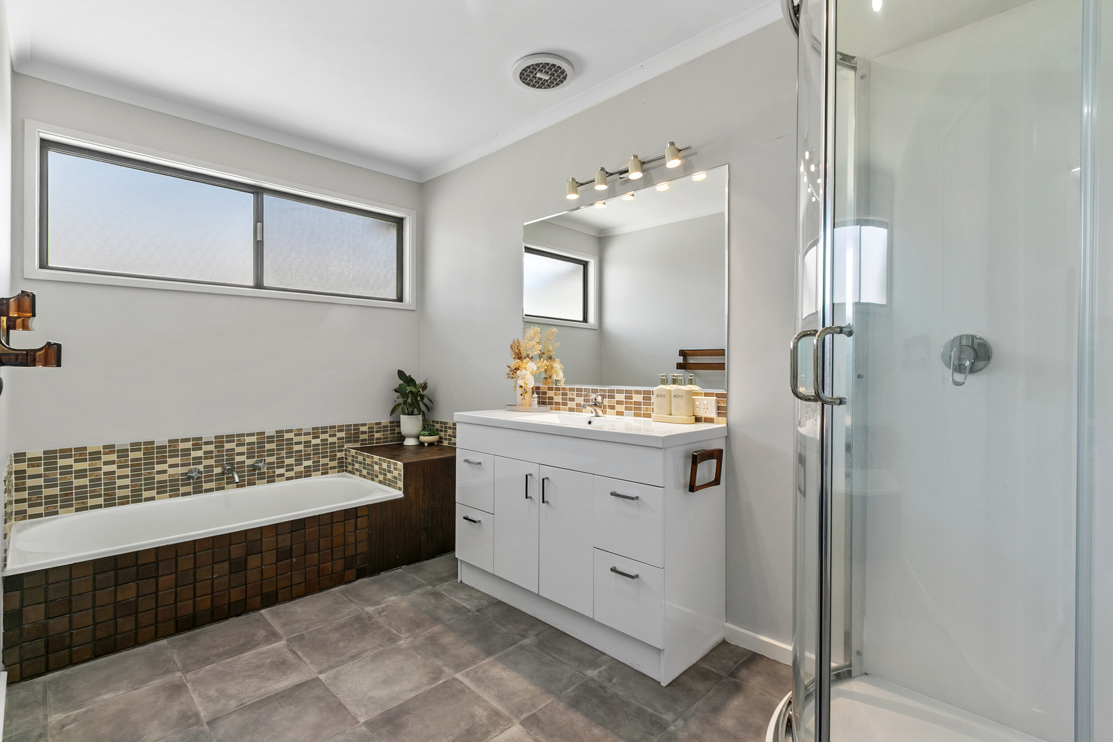 14 Traralgon-Maffra Road, Glengarry, VIC 3854 AUS