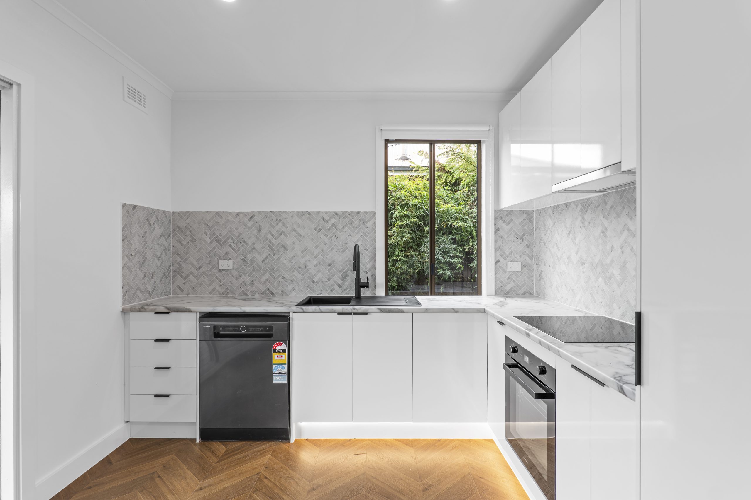 33 Alexander Avenue, Moe, VIC 3825 AUS