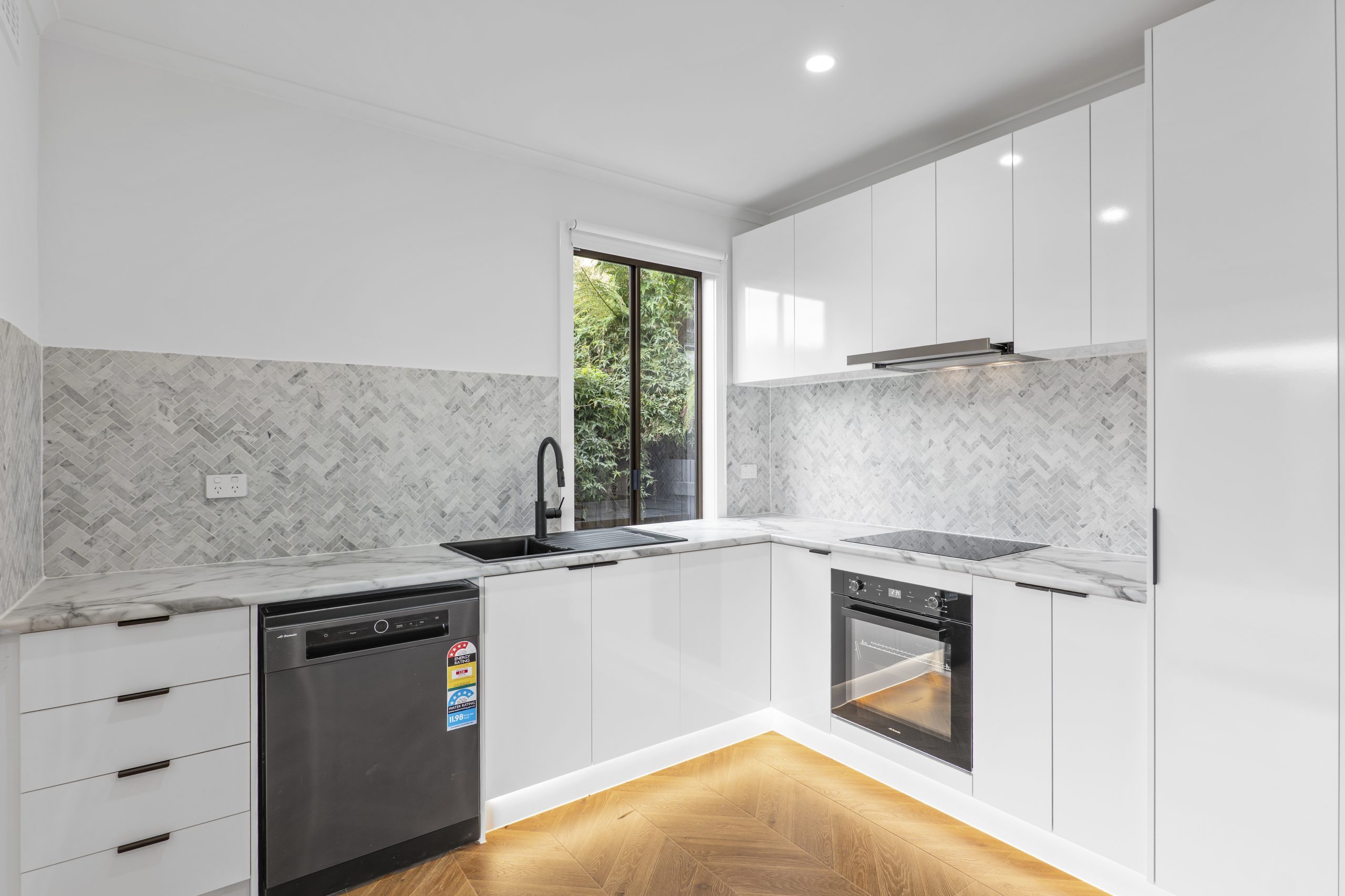33 Alexander Avenue, Moe, VIC 3825 AUS