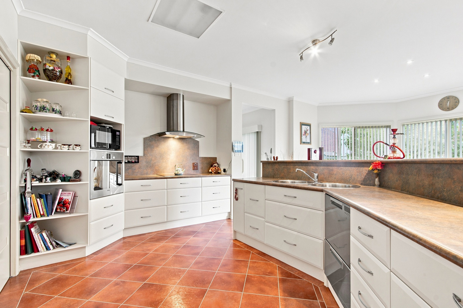 18-20 Ayres Court, Rosedale, VIC 3847 AUS